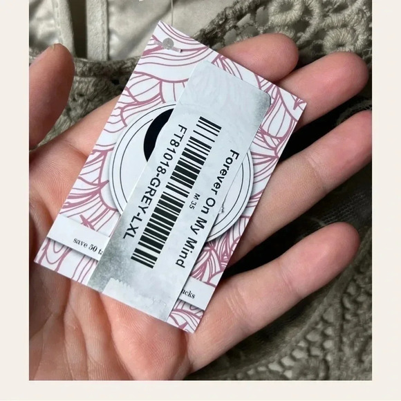 1271. Fashion APPAREL AND ACCESSORIES BLOUSE SLEEVELESS FAUX SUEDE W/ LACE - Picture 7 of 11